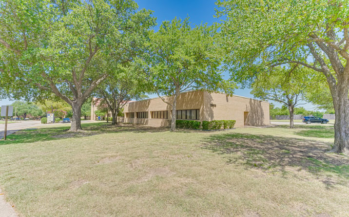 Pictures of Office property located at 2909 S Hampton Rd, Dallas, TX 75224 for sales - image #1