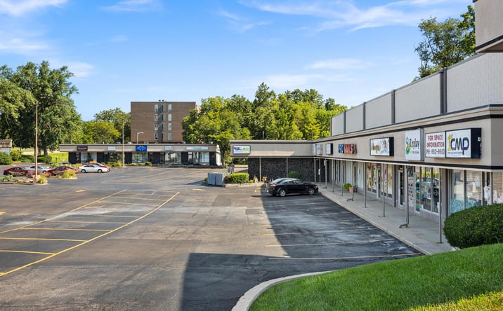 Pictures of Retail, Office property located at 201 E Lake Ave, Peoria, IL 61614 for sales - image #1