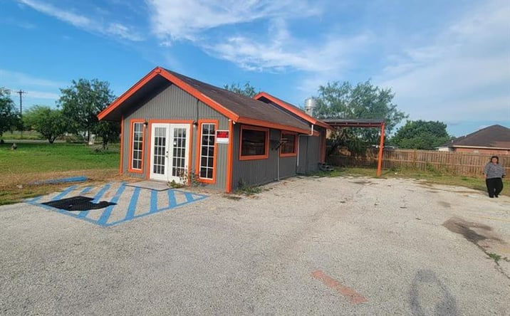 Pictures of Retail property located at 3307 S Dakota Avenue, Brownsville, TX 78521 for sales - image #1