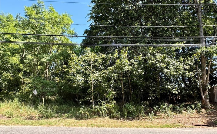 Pictures of Land property located at #189, Brookhaven, NY 11763 for sales - image #1