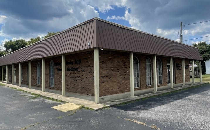 Pictures of Office property located at 317 W Gaines St W, Lawrenceburg, TN 38464 for sales - image #1