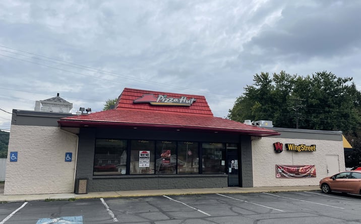 Pictures of Retail property located at 556 Main St, Wellsville, OH 43968 for sales - image #1