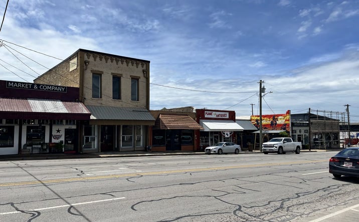 Pictures of Office, Retail property located at 209 N Main St, Weatherford, TX 76086 for sales - image #1
