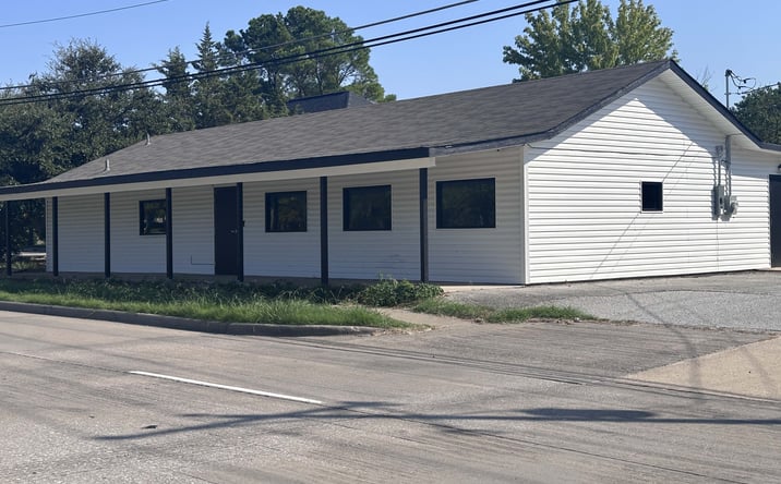 Pictures of Office, Retail property located at 2000-2002 W Sublett Rd, Arlington, TX 76017 for sales - image #1