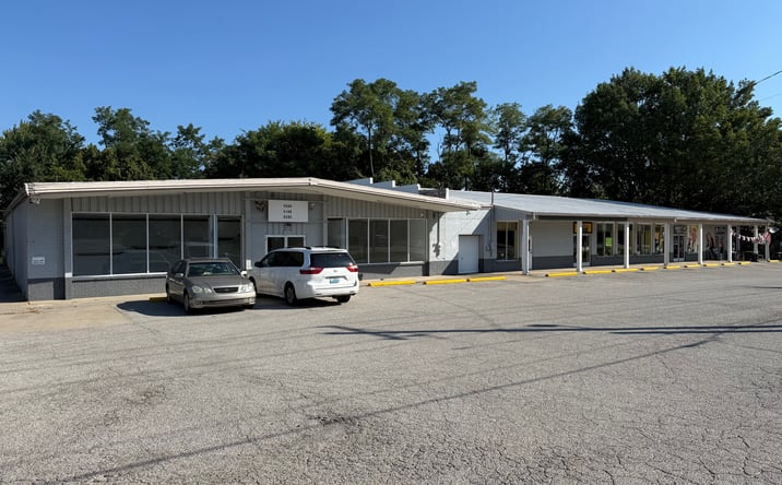 Pictures of Retail property located at 1818 Petersburg Rd, Hebron, KY 41048 for sales - image #1