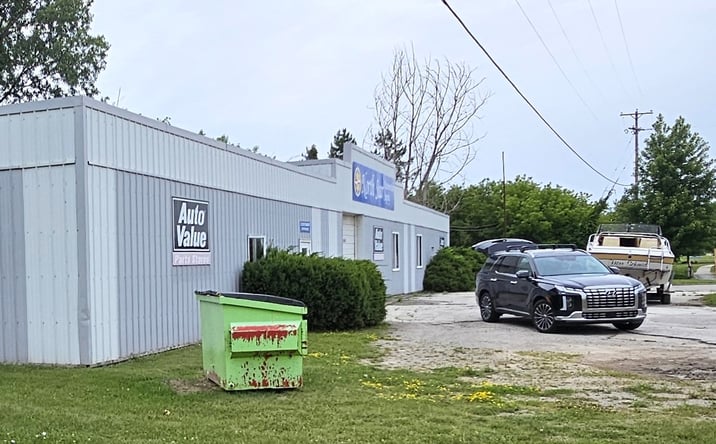 Pictures of Retail property located at 105 N Mable St, Pinconning, MI 48650 for sales - image #1