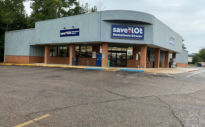 Pictures of Retail property located at 945 East madison Street, Houston, Ms 38851, Houston, MS 38851 for sales - image #1