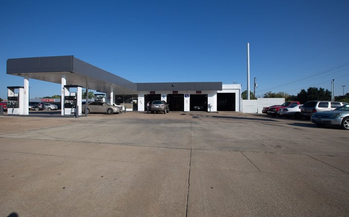 Pictures of Retail property located at 6705 Meadowbrook Dr, Fort Worth, TX 76112 for sales - image #1