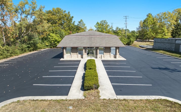 Pictures of Office property located at 4000 Indianola Avenue, Columbus, OH 43214 for sales - image #1
