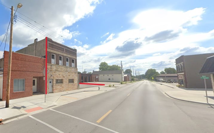 Pictures of Retail property located at 229 E Main Cross St, Taylorville, IL 62568 for sales - image #1