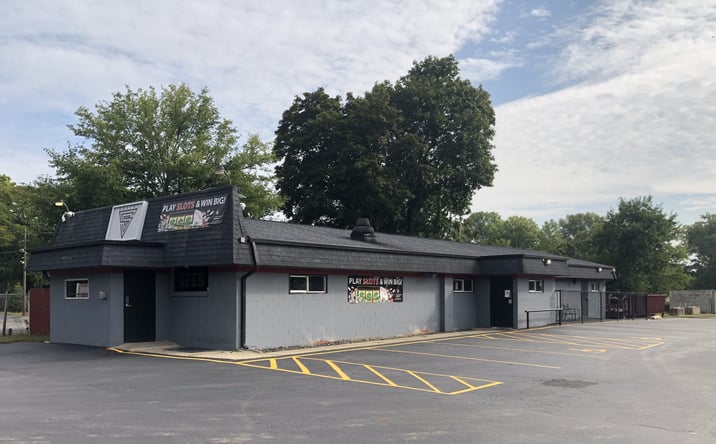 Pictures of Retail property located at 37895 N Sheridan Rd, Beach Park, IL 60087 for sales - image #1