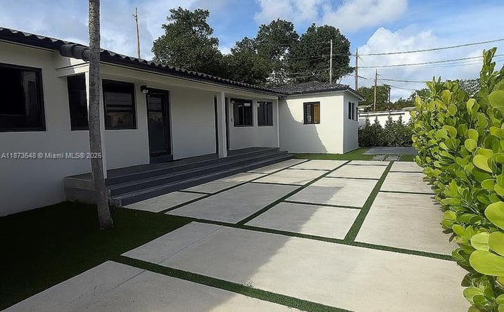 Pictures of Multifamily property located at 621 SW 33RD AVENUE, Miami, FL 33135 for sales - image #1