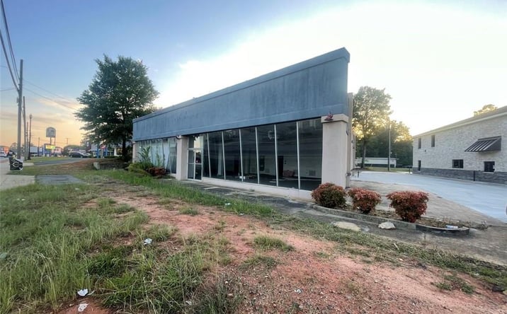 Pictures of Retail property located at 215 N CAMELLIA Boulevard, Fort Valley, GA 31030 for sales - image #1