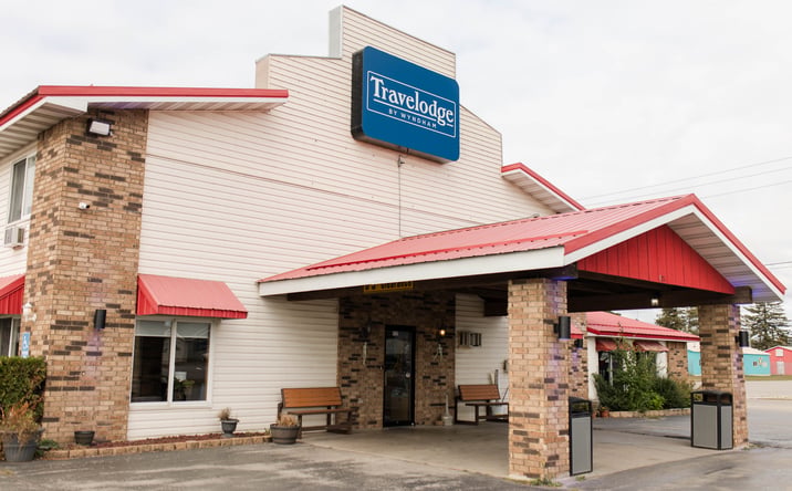 Pictures of Hospitality property located at 921 N Lincoln Road, Escanaba, MI 49829 for sales - image #1