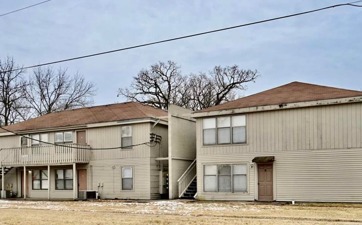 Pictures of Multifamily property located at 111 NW Hardt AVE, Topeka, KS 66608 for sales - image #1