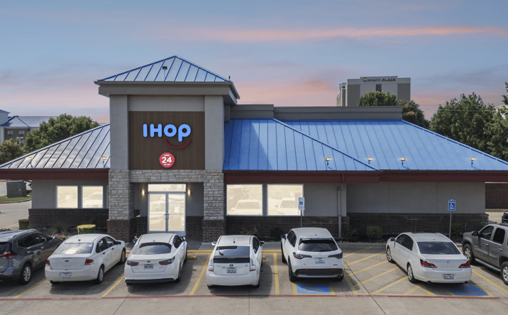 Pictures of Retail property located at 5901 SW Loop 820, Fort Worth, TX 76132 for sales - image #1