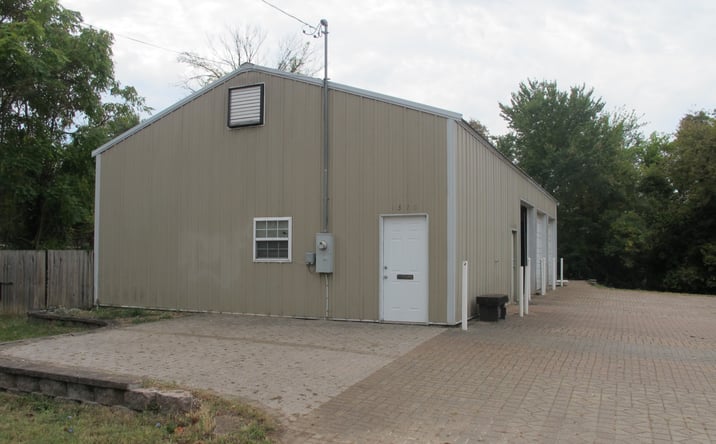Pictures of Industrial property located at 1370 E Thoman St, Springfield, MO 65803 for sales - image #1