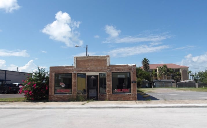 Pictures of Retail property located at 313 E Maxan St, Port Isabel, TX 78578 for sales - image #1