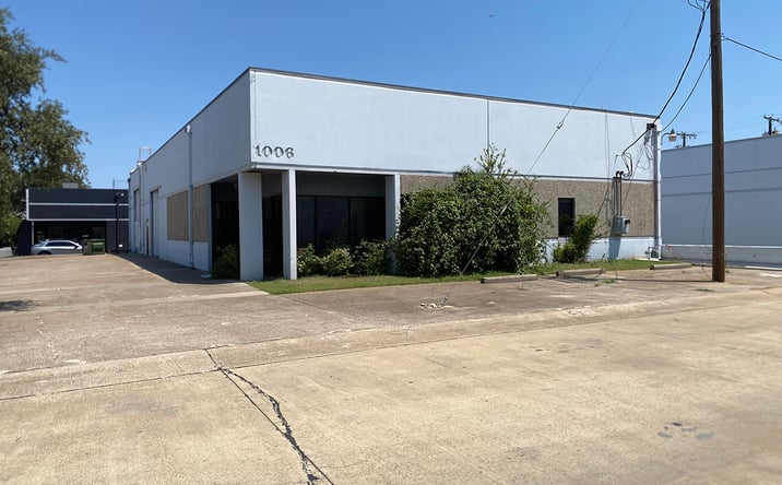 Pictures of Industrial property located at 1006 Oakmead Dr, Arlington, TX 76011 for sales - image #1