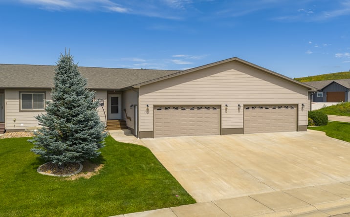 Pictures of Mixed Use property located at 2165 Conifer Loop, Belle Fourche, SD 57717 for sales - image #1