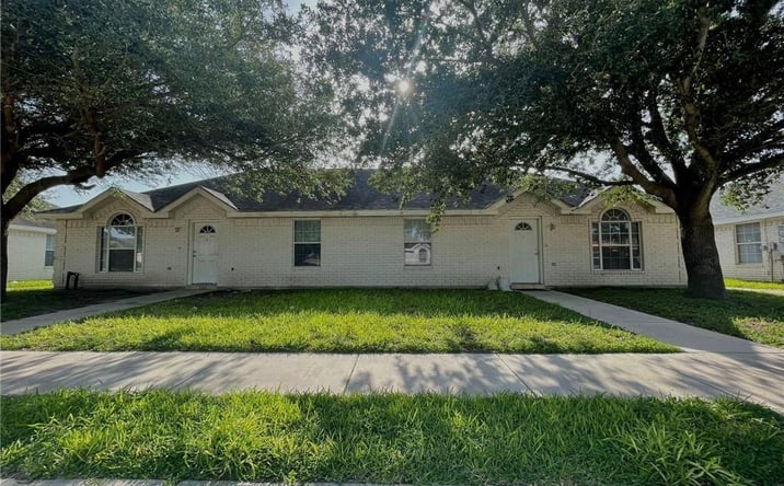 Pictures of Multifamily property located at 613 La Mancha Drive, Edinburg, TX 78541 for sales - image #1