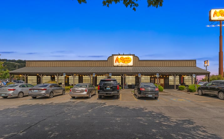 Pictures of Retail property located at 800 Happy Vly St, Cave City, KY 42127 for sales - image #1
