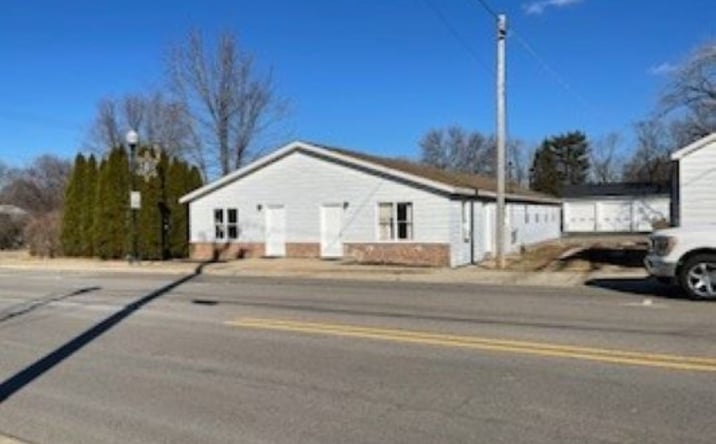 Pictures of Mixed Use property located at 10/12 & 14 Somonauk and 15 Pampas Drive, Cortland, IL 60112 for sales - image #1