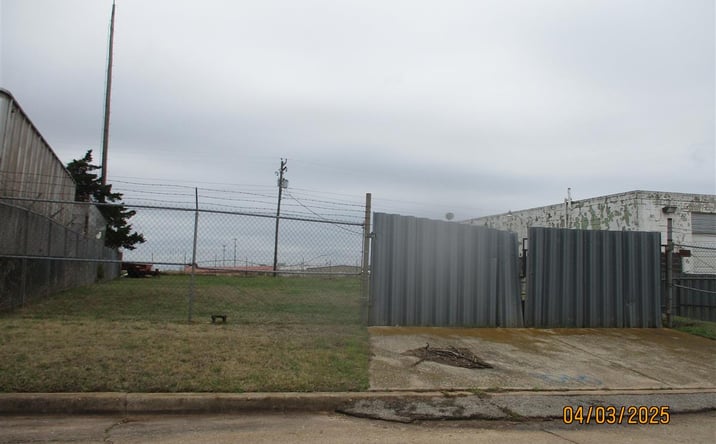 Pictures of Industrial property located at 1018 SE 26th St, Oklahoma City, OK 73129 for sales - image #1