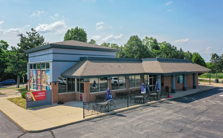 Pictures of Retail property located at 1440 E Grand Avenue, Lindenhurst, IL 60046 for sales - image #1