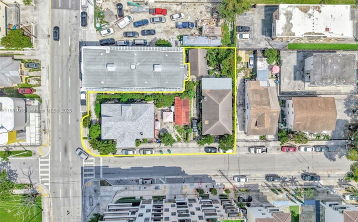 Pictures of Multifamily property located at 676 & 119 SW 1st St, Miami, FL 33130 for sales - image #1