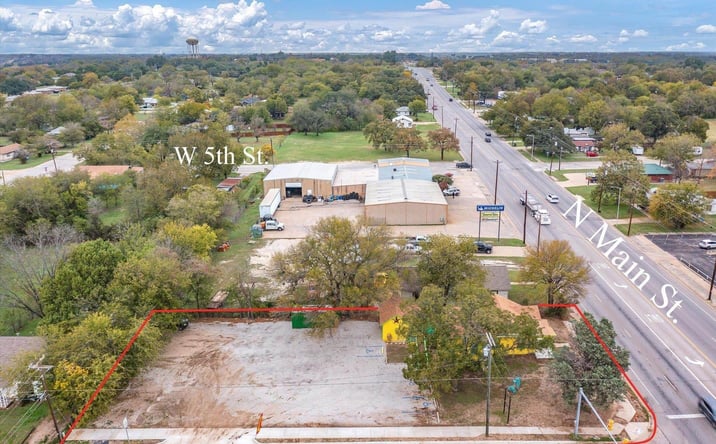 Pictures of Retail property located at 1301 N Main St, Weatherford, TX 76086 for sales - image #1