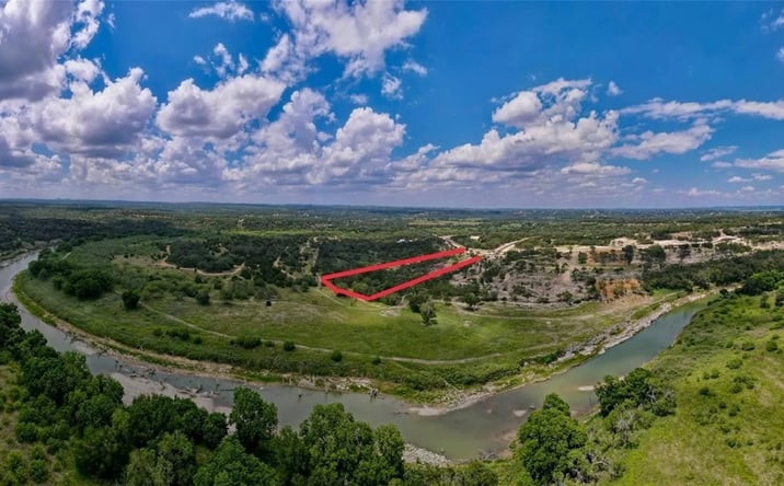 Pictures of Land property located at 1978 Paradise Pkwy, Canyon Lake, TX 78133 for sales - image #1