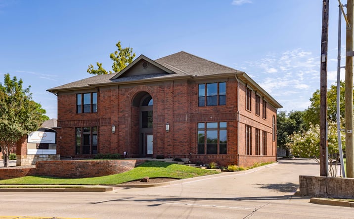Pictures of Office property located at 3010 W Park Row Dr, Pantego, TX 76013 for sales - image #1