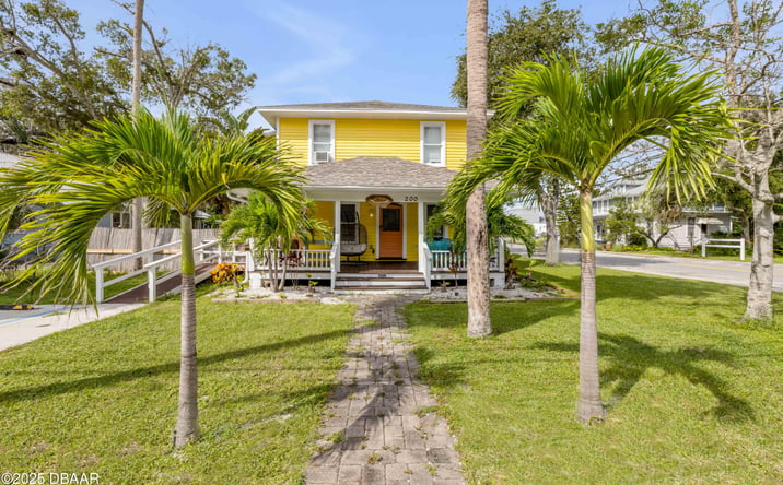 Pictures of Multifamily, Mixed Use property located at 200 Live Oak Street, New Smyrna Beach, FL 32168 for sales - image #1