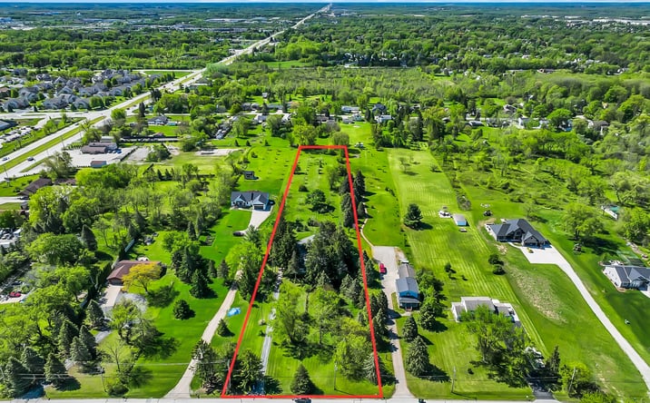 Pictures of Multifamily property located at 2901 W Forest Hill Ave, Franklin, WI 53132 for sales - image #1
