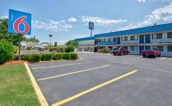 Pictures of Hospitality property located at 215 W Birch St, Russellville, AR 72802 for sales - image #1