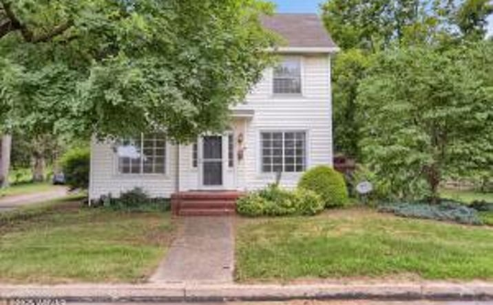 Pictures of Retail, Multifamily property located at 749 Mahoning St, Milton, PA 17847 for sales - image #1