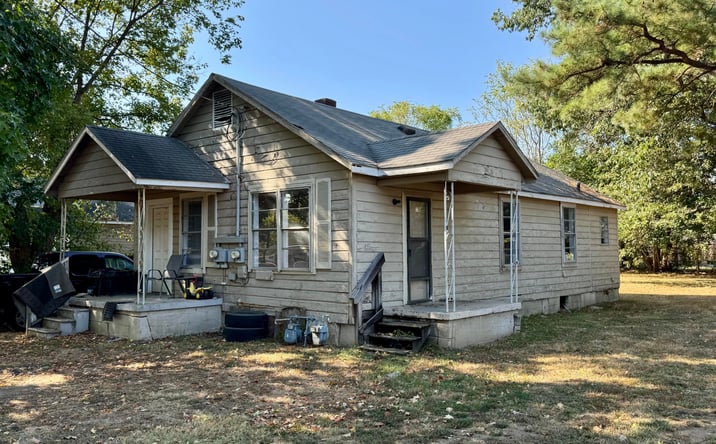 Pictures of Multifamily property located at 1306 W Countryman Street, Dyersburg, TN 38024 for sales - image #1