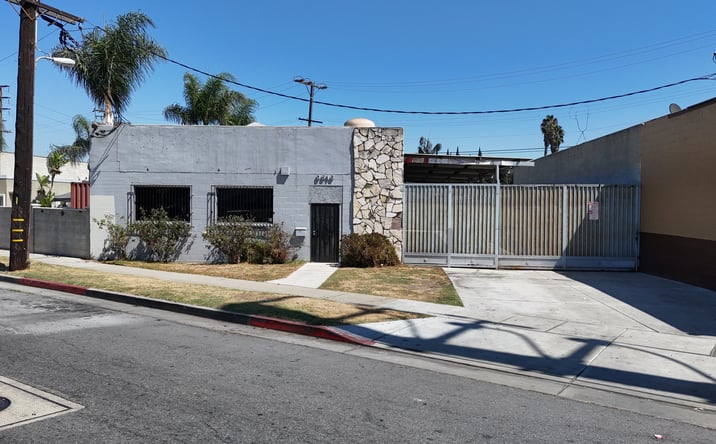 Pictures of Retail, Industrial property located at 9516 Rayo Ave, South Gate, CA 90280 for sales - image #1