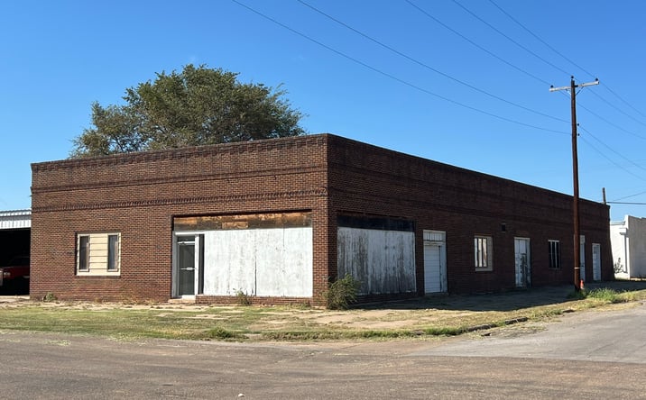 Pictures of Mixed Use, Office, Retail property located at 701 W. Robertson Street, Memphis, TX 79245 for sales - image #1