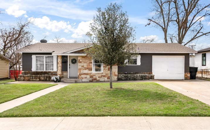 Pictures of Multifamily, Retail property located at 333 W Burbank St, Fredericksburg, TX 78624 for sales - image #1