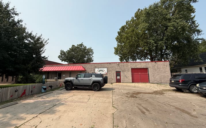 Pictures of Mixed Use property located at 323 N Mathewson Ave, Wichita, KS 67214 for sales - image #1