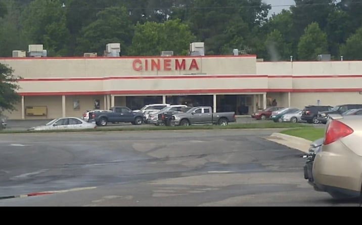 Pictures of Hospitality, Retail property located at 122 Southeast Blvd, Clinton, NC 28328 for sales - image #1