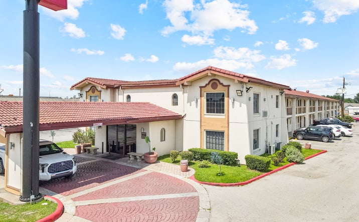Pictures of Hospitality property located at 11999 East Fwy, Houston, TX 77029 for sales - image #1