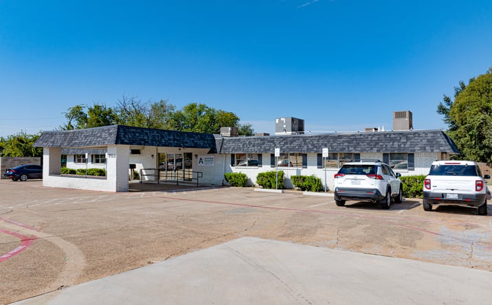Pictures of Office, Retail property located at 703 S Cedar Ridge Dr, Duncanville, TX 75137 for sales - image #1