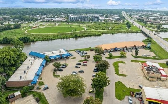 Pictures of Office, Retail property located at 24 Sturgis Corner Dr, Iowa City, IA 52246 for sales - image #1