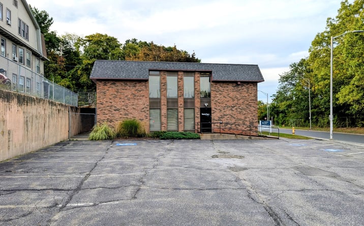 Pictures of Retail property located at 109 Watertown Ave, Waterbury, CT 06708 for sales - image #1