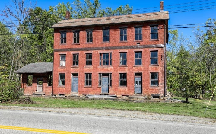 Pictures of Retail property located at 9401 Tallmadge Rd, Diamond, OH 44412 for sales - image #1
