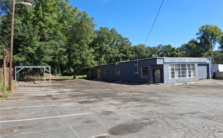 Pictures of Retail property located at 2410 Metropolitan Parkway SW, Atlanta, GA 30315 for sales - image #1