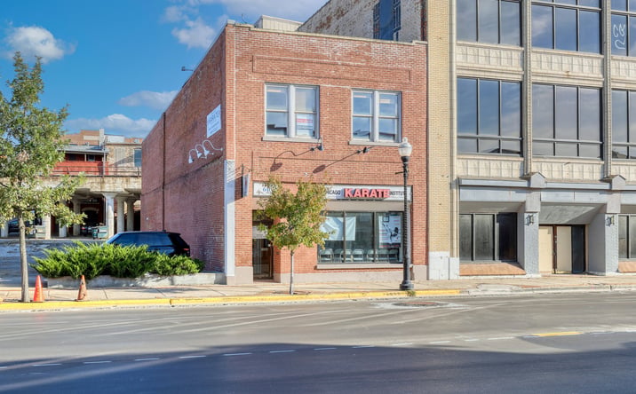 Pictures of Retail property located at 60 S Broadway Avenue, Aurora, IL 60505 for sales - image #1